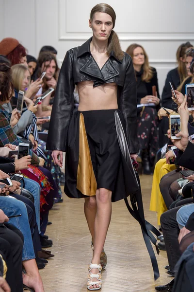 Look 12